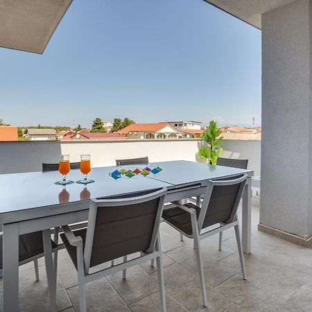 Apartmani Kastelina Vir Exterior photo