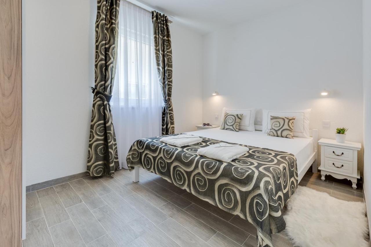 Apartmani Kastelina Vir Exterior photo