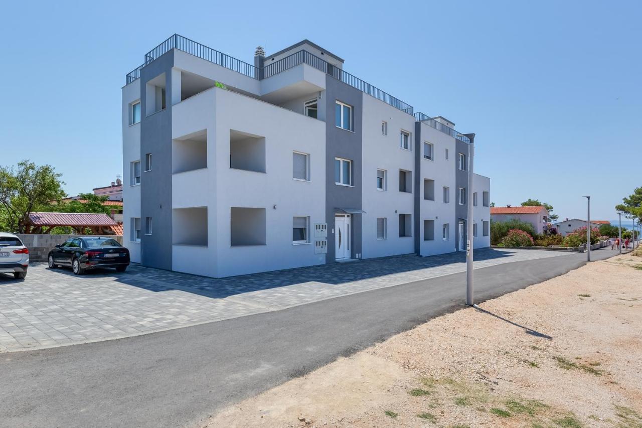 Apartmani Kastelina Vir Exterior photo