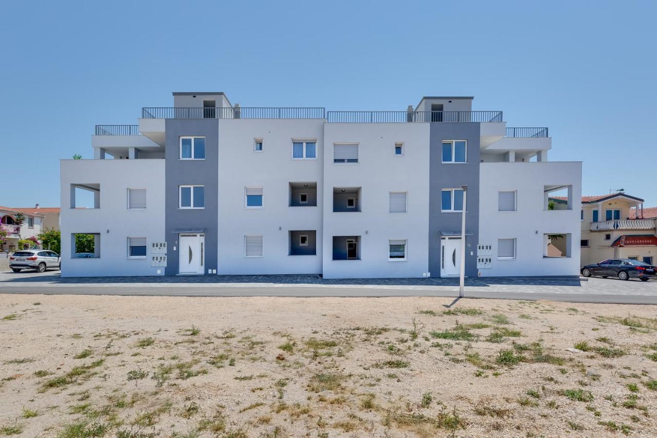 Apartmani Kastelina Vir Exterior photo