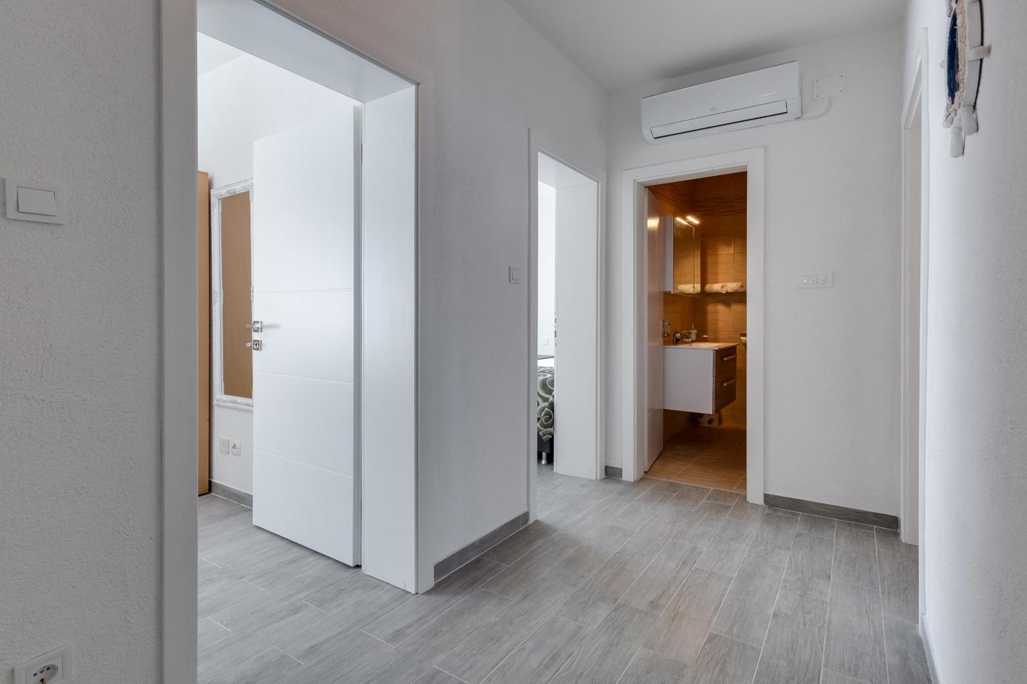 Apartmani Kastelina Vir Exterior photo