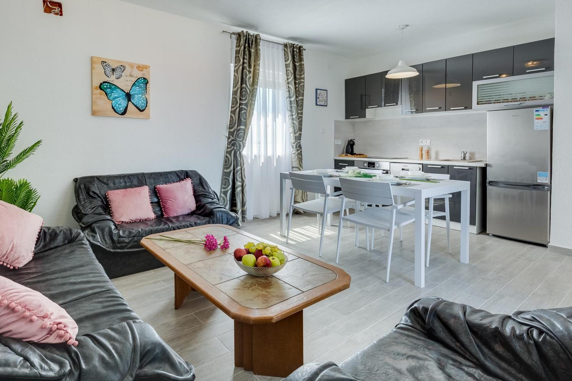 Apartmani Kastelina Vir Exterior photo